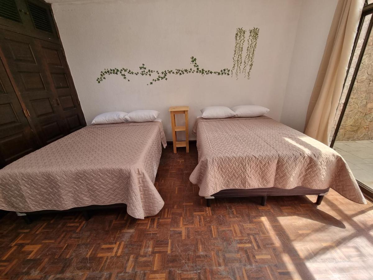 Central Hostel Zona 10 Guatemala City Екстериор снимка