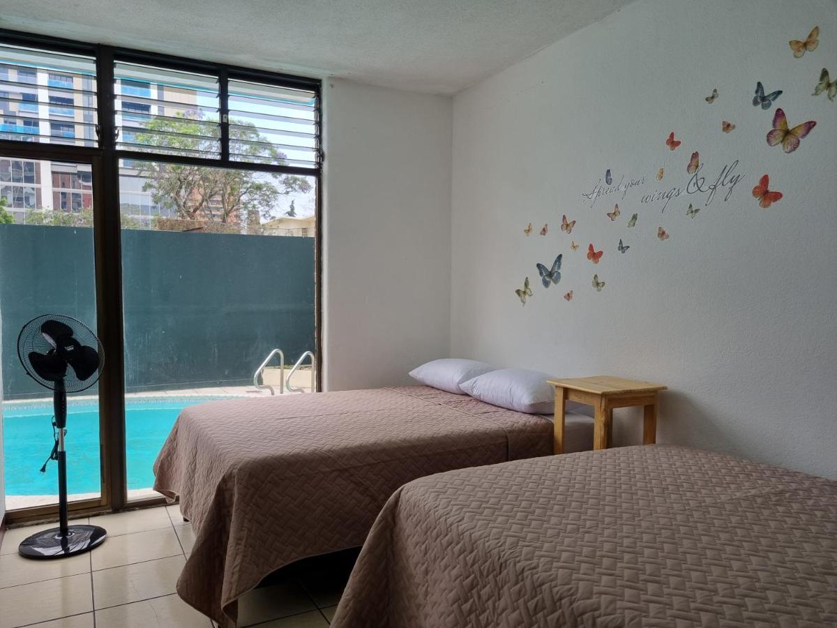 Central Hostel Zona 10 Guatemala City Екстериор снимка